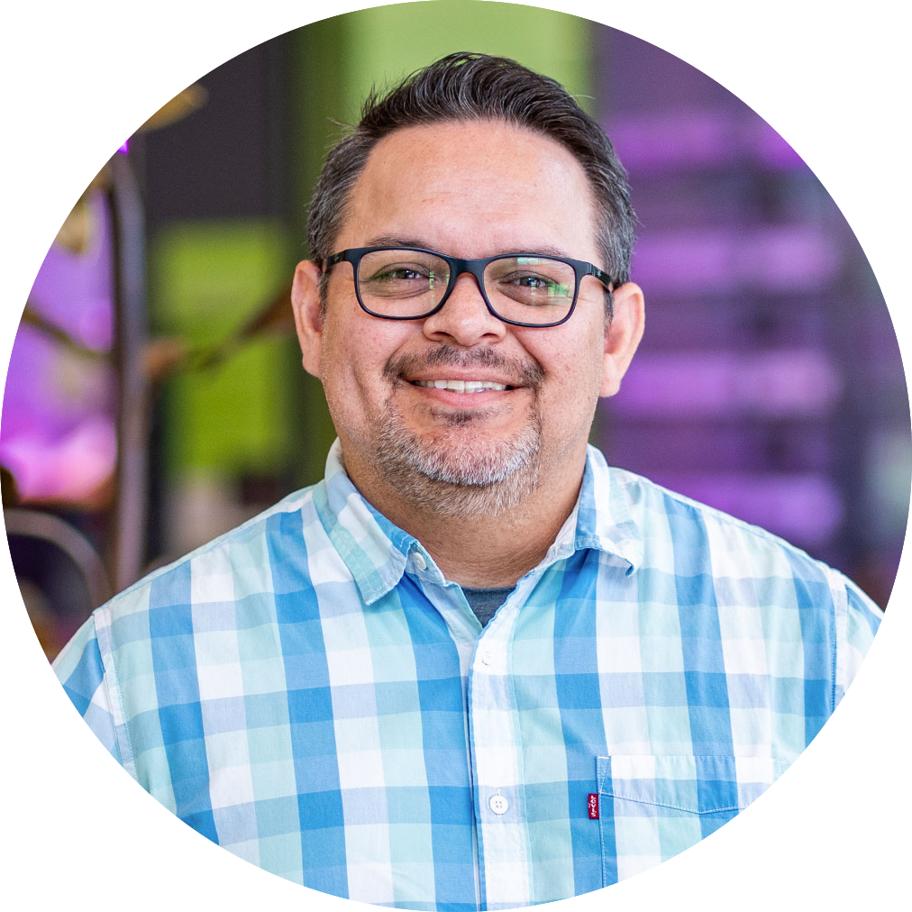 Hugo Valdez headshot.